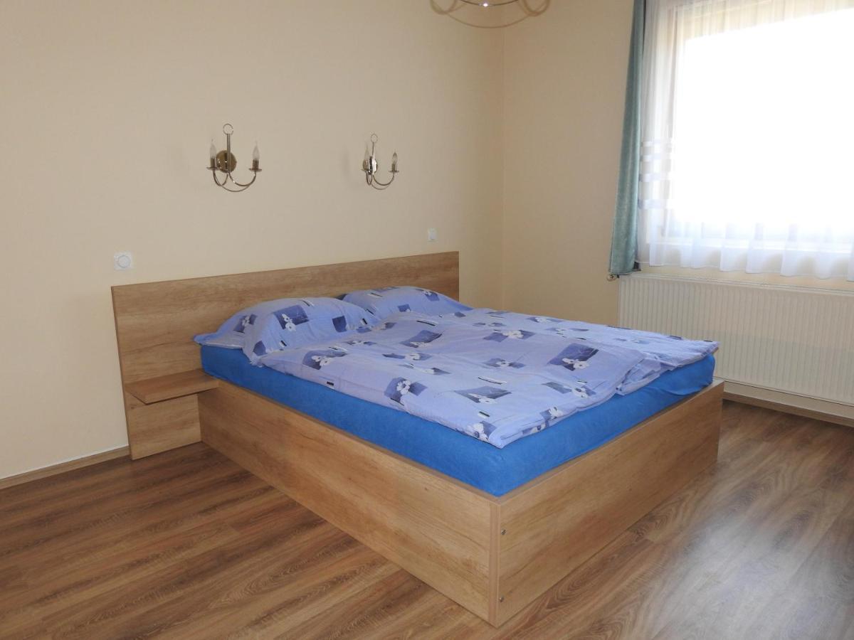 Petra Apartmanhaz Badacsonytomaj Exterior foto